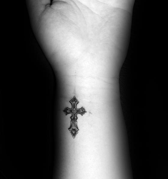 tatuaje simple cristiano para hombre 21