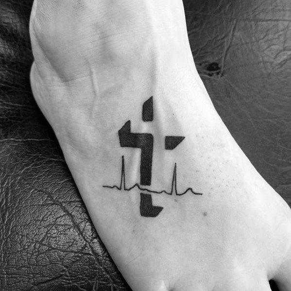 tatuaje simple cristiano para hombre 33