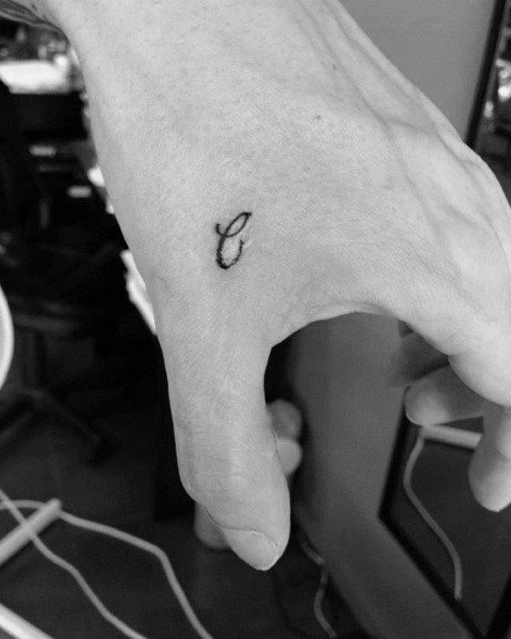 tatuaje simple mano para hombre 03