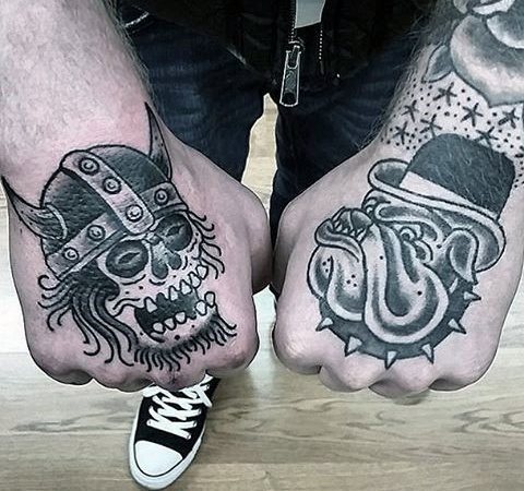 tatuaje simple mano para hombre 09