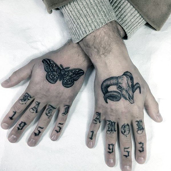 tatuaje simple mano para hombre 19