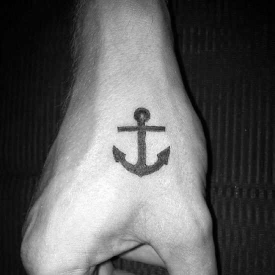 tatuaje simple mano para hombre 26