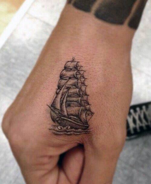tatuaje simple mano para hombre 43