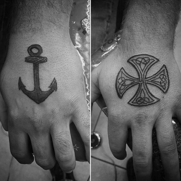 tatuaje simple mano para hombre 45