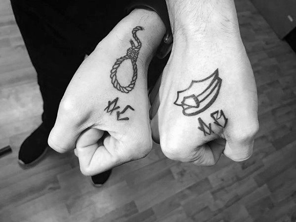 tatuaje simple mano para hombre 50