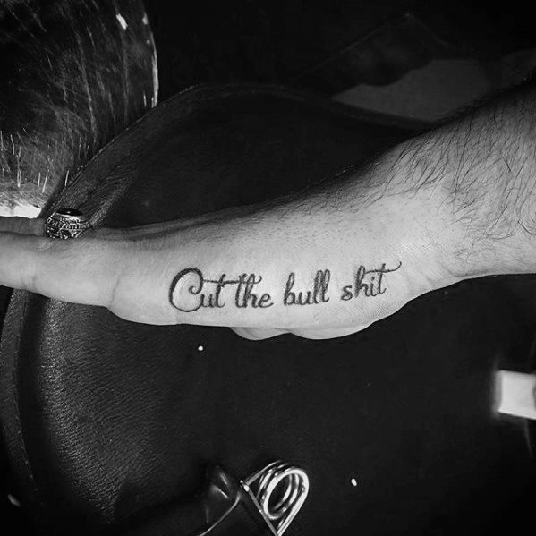 tatuaje simple mano para hombre 61