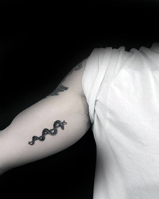 tatuaje simple para chico 18
