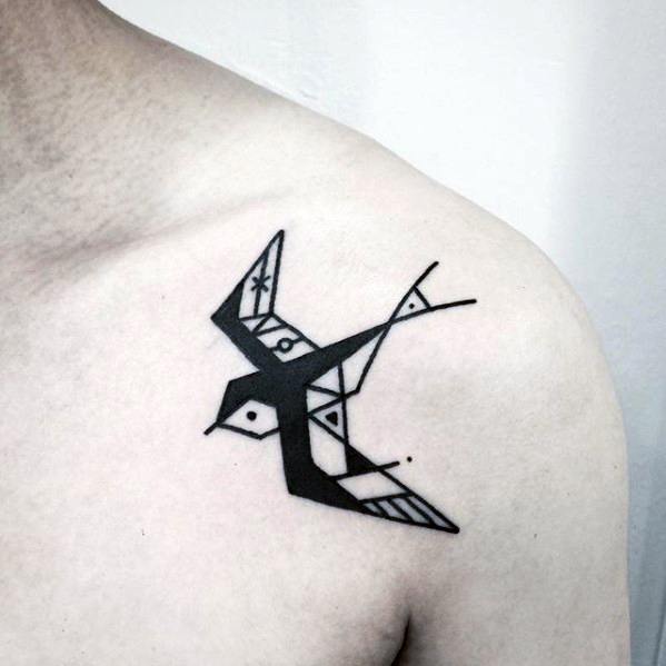 tatuaje simple pecho para hombre 03