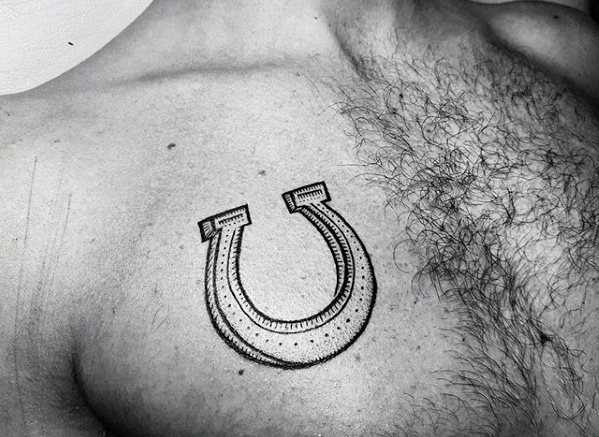 tatuaje simple pecho para hombre 14