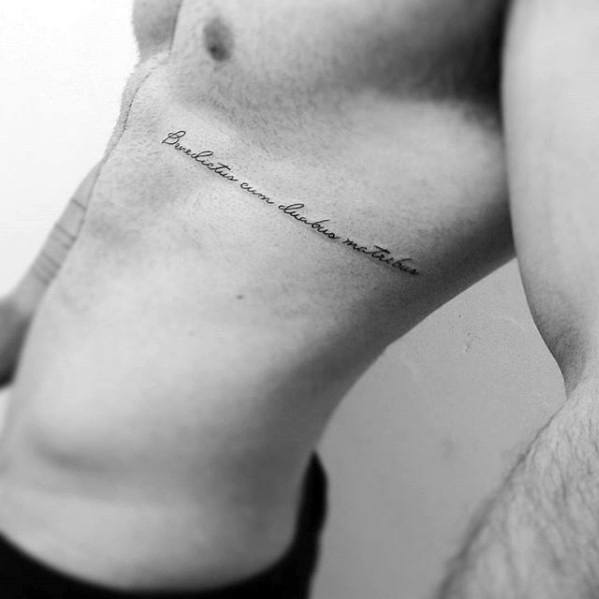 tatuaje simple pecho para hombre 18