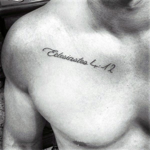 tatuaje simple pecho para hombre 22