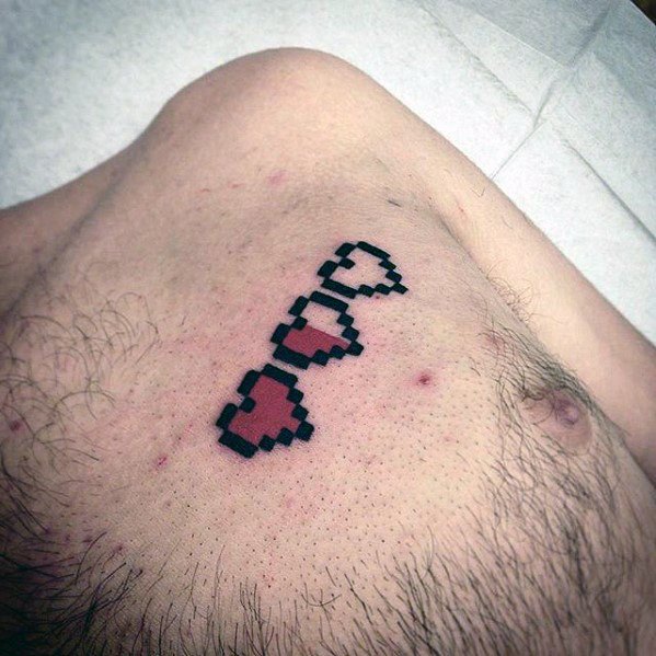 tatuaje simple pecho para hombre 23