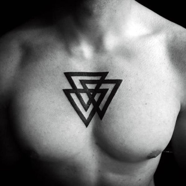 tatuaje simple pecho para hombre 32