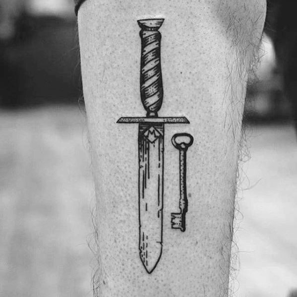 tatuaje simple pierna para hombre 07