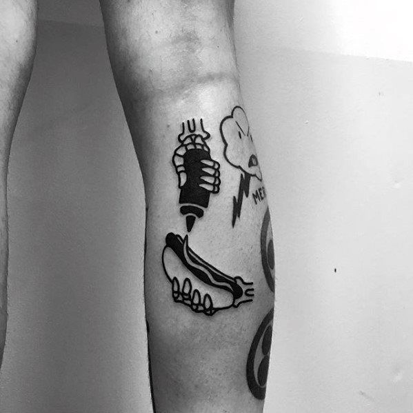tatuaje simple pierna para hombre 10