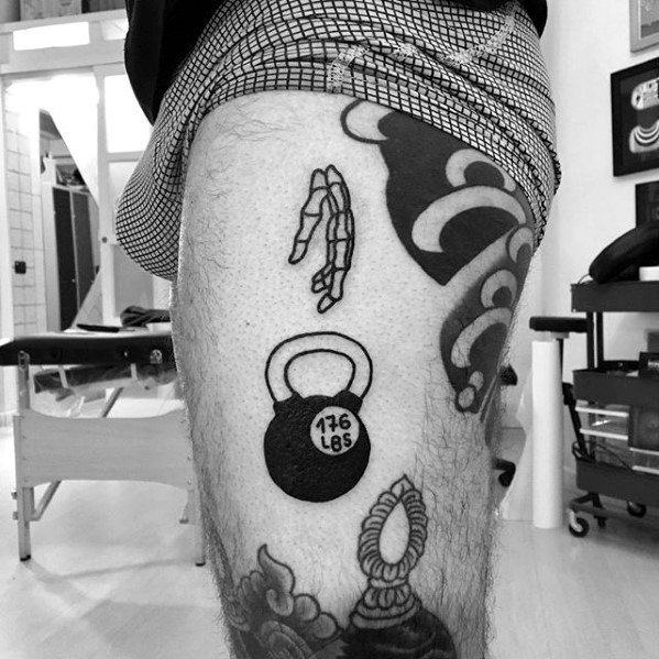 tatuaje simple pierna para hombre 18