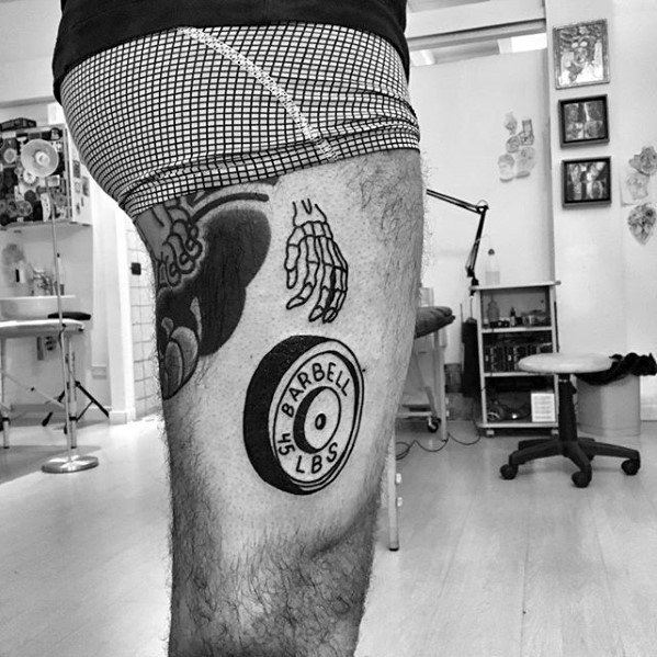 tatuaje simple pierna para hombre 43