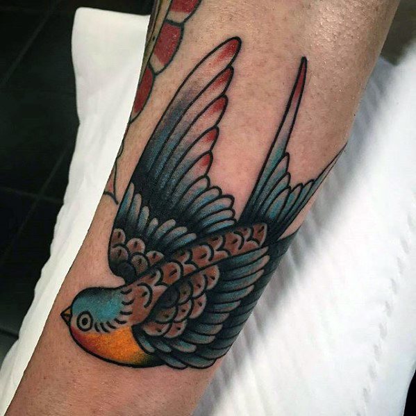 tatuaje tradicional pajaro para hombre 25