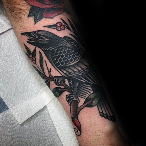 tatuaje tradicional pajaro para hombre 34