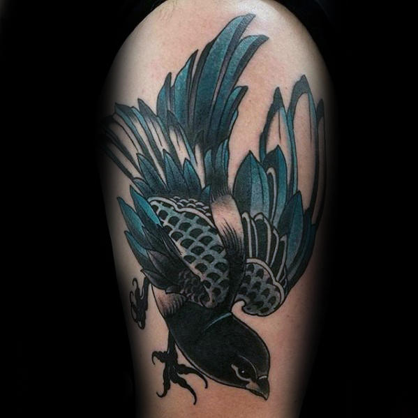 tatuaje tradicional pajaro para hombre 36