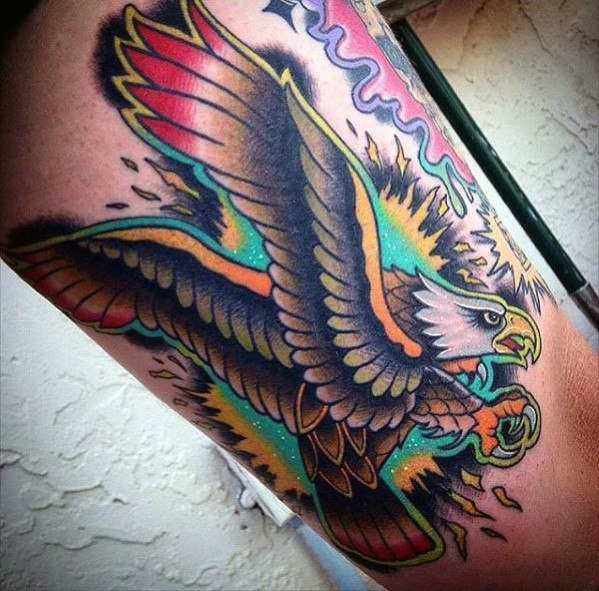 tatuaje tradicional pajaro para hombre 37