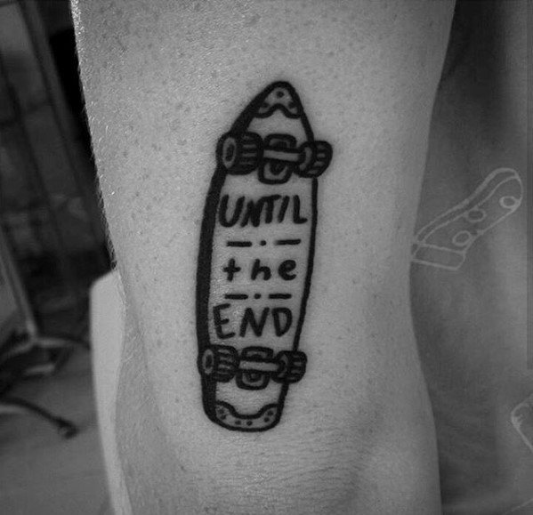 tatuaje tradicional simple para hombre 01