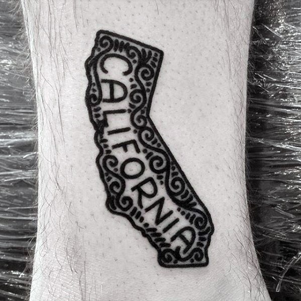 tatuaje tradicional simple para hombre 05