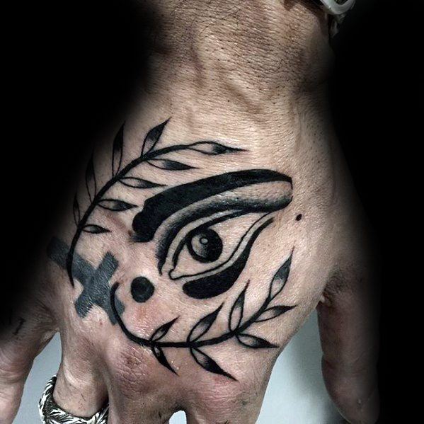 tatuaje tradicional simple para hombre 07