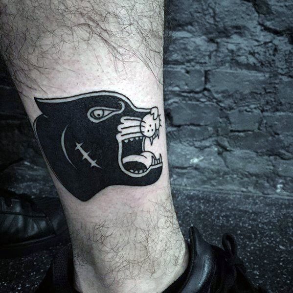 tatuaje tradicional simple para hombre 12