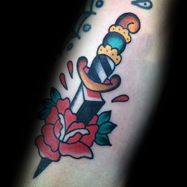 tatuaje tradicional simple para hombre 13