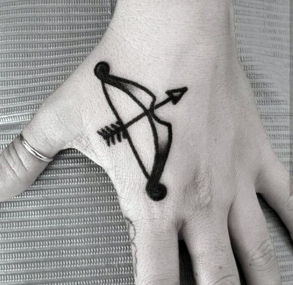 tatuaje tradicional simple para hombre 16