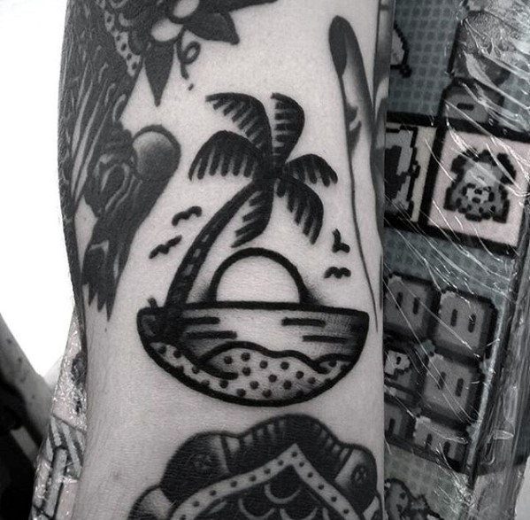 tatuaje tradicional simple para hombre 29