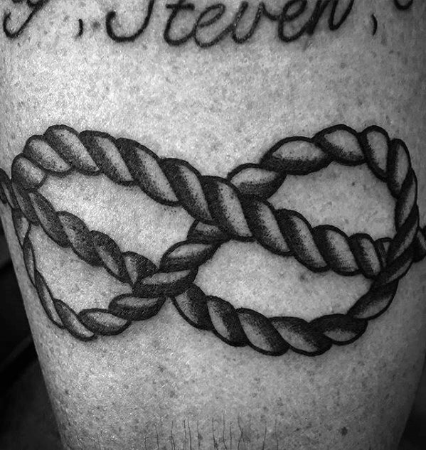 tatuaje tradicional simple para hombre 30