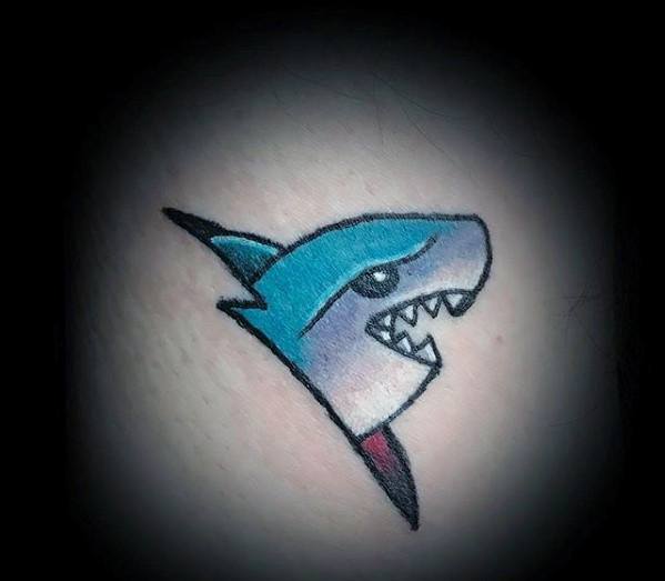 tatuaje tradicional simple para hombre 31