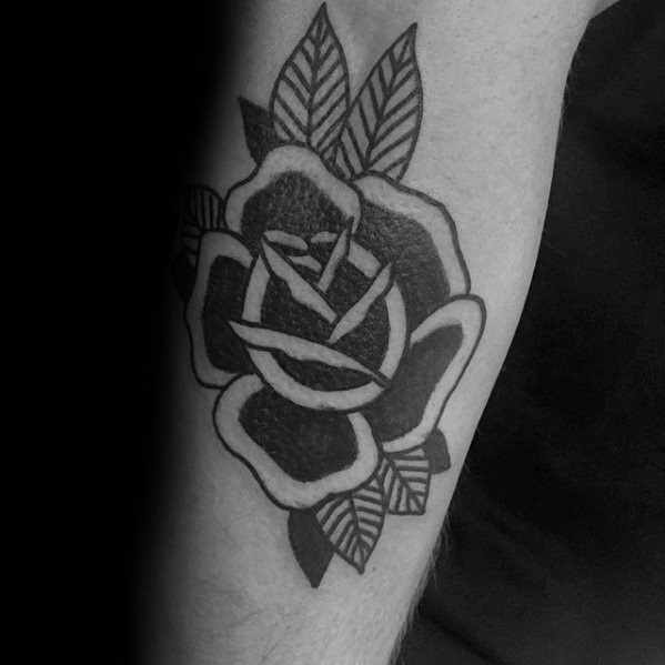 tatuaje tradicional simple para hombre 32