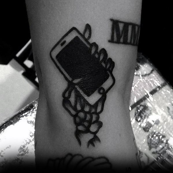 tatuaje tradicional simple para hombre 33