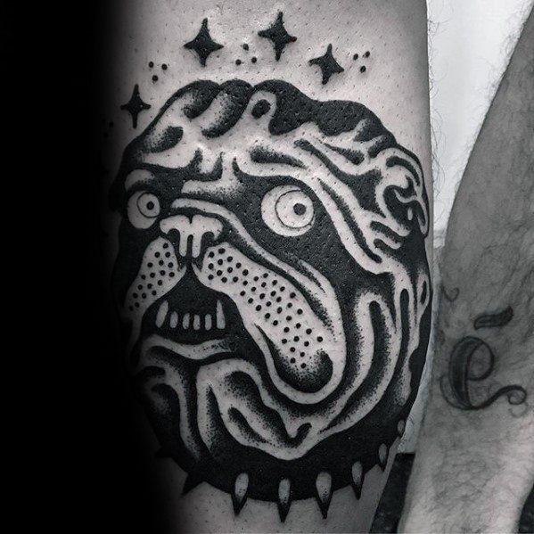 tatuaje tradicional simple para hombre 35