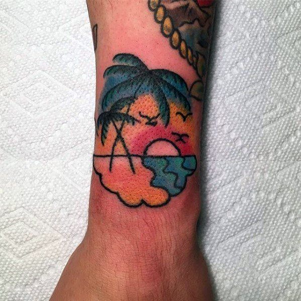 tatuaje tradicional simple para hombre 43