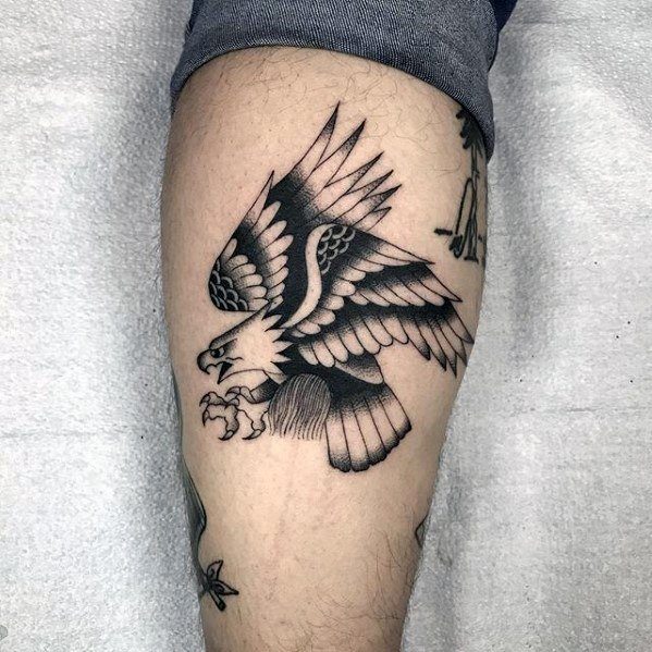 tatuaje tradicional simple para hombre 47
