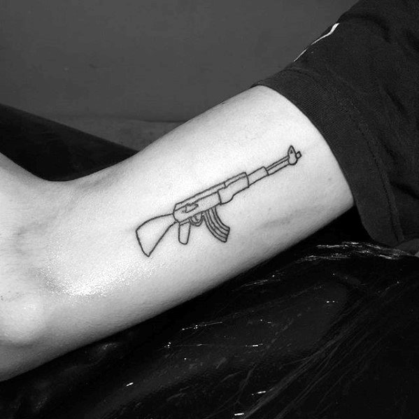 buen tatuaje y simple para hombre 10