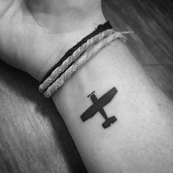 pequeno tatuaje creativo para hombre 01
