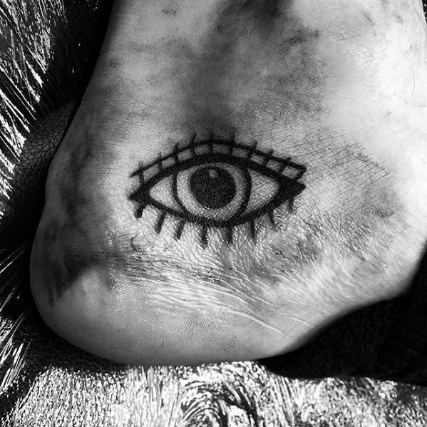 pequeno tatuaje creativo para hombre 03
