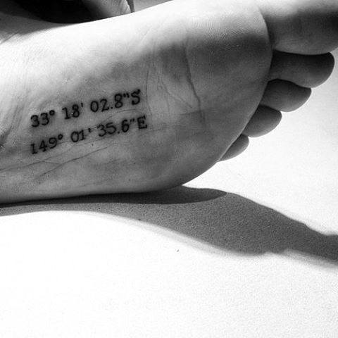 pequeno tatuaje creativo para hombre 05