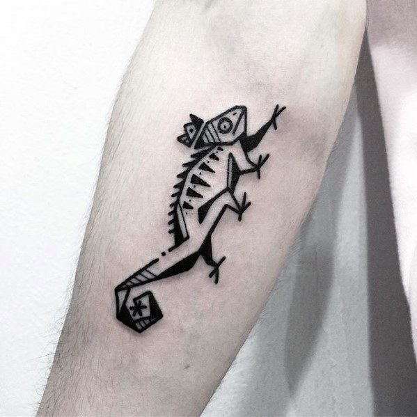 pequeno tatuaje creativo para hombre 08