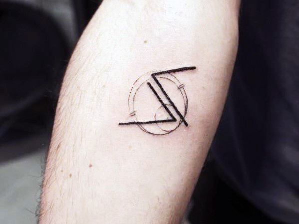 pequeno tatuaje creativo para hombre 10