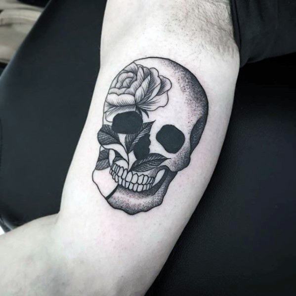 pequeno tatuaje detallado para hombre 03