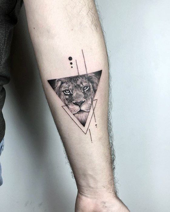 pequeno tatuaje detallado para hombre 23