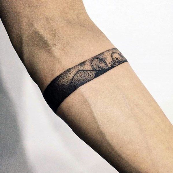 pequeno tatuaje detallado para hombre 30