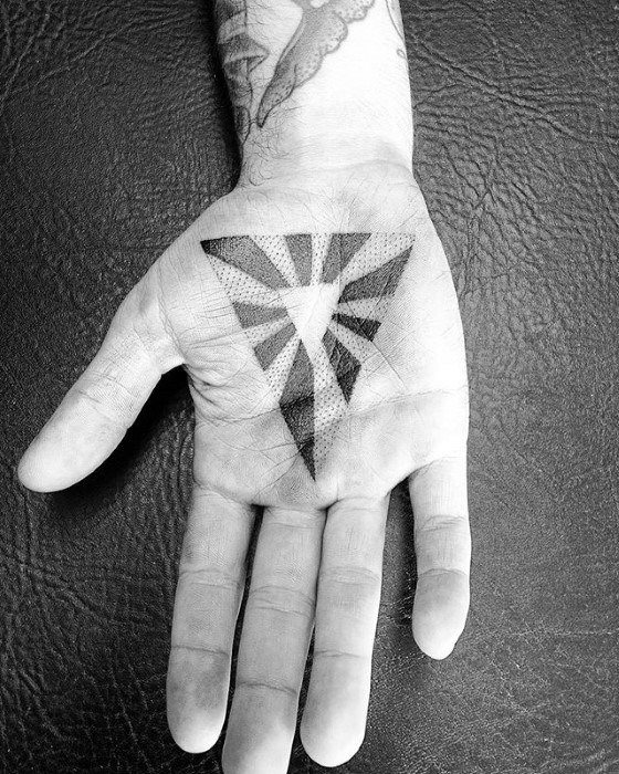 pequeno tatuaje geometrico para hombre 30