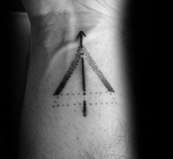 pequeno tatuaje geometrico para hombre 32